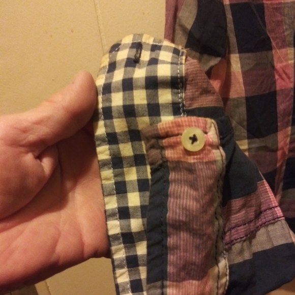Hollister long sleeve button down shirt. Size large - Picture 5 of 5